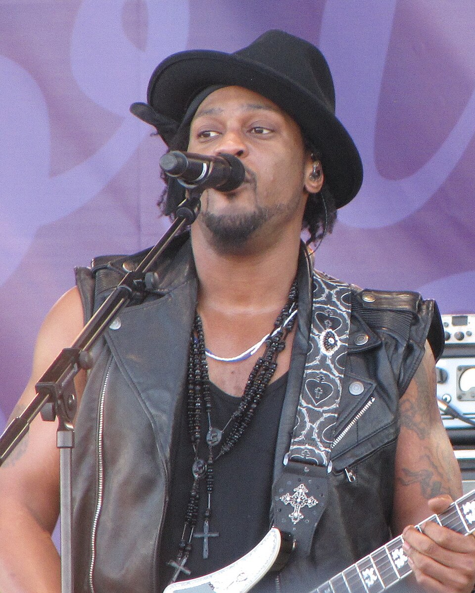D'Angelo — artist photo