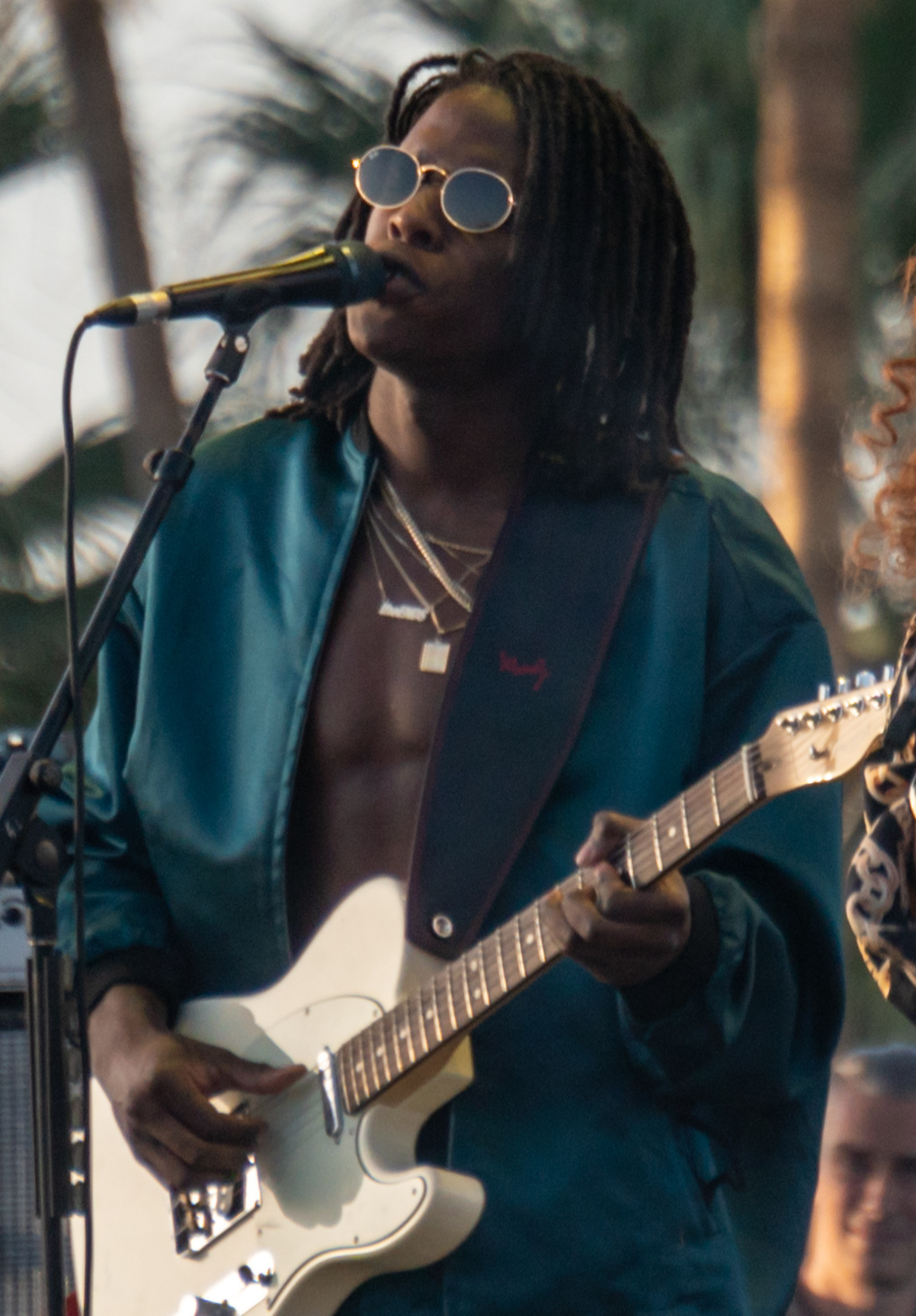 Daniel Caesar — artist photo