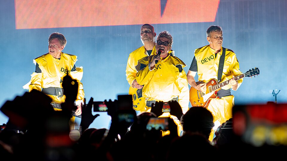 DEVO — artist photo